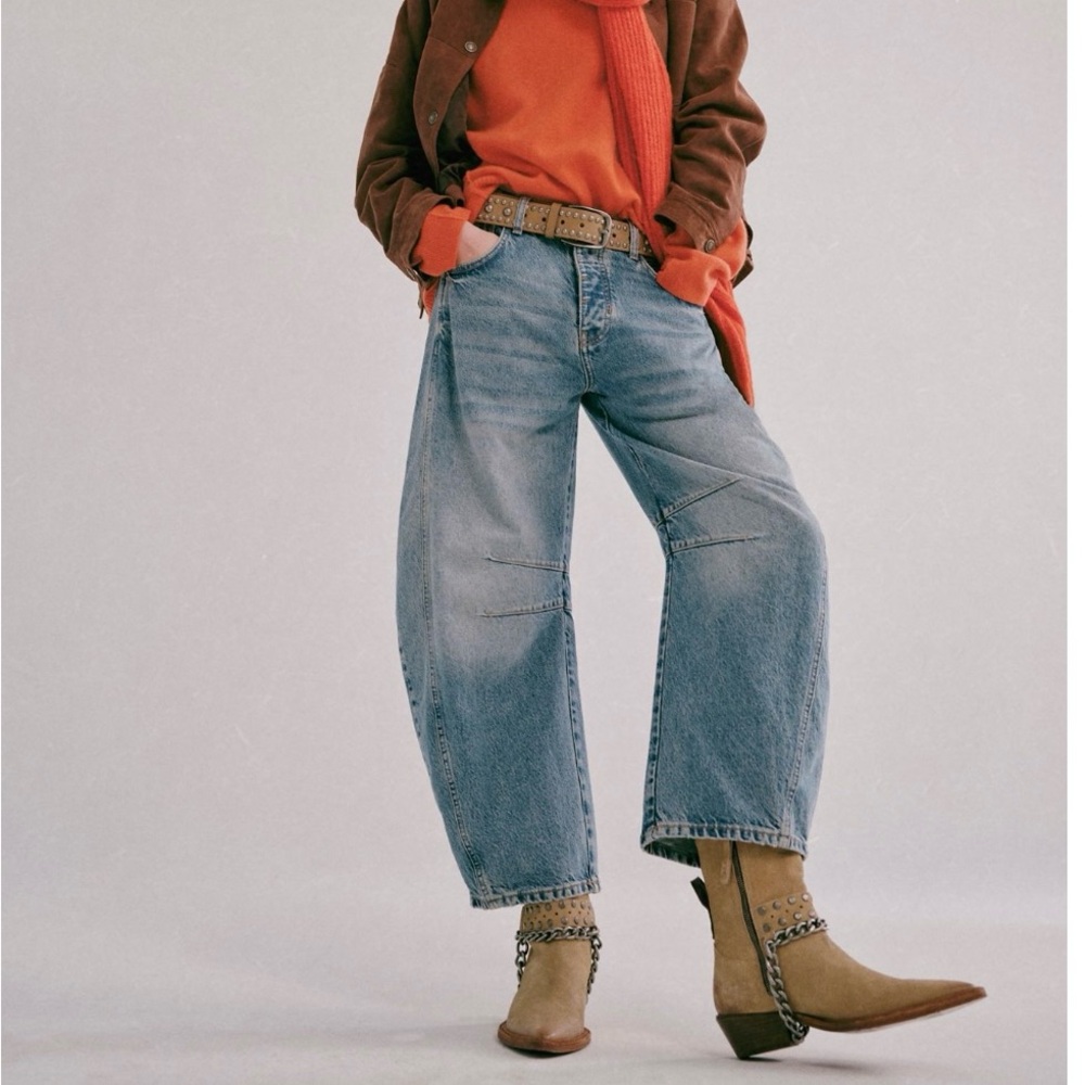 We The Free Good Luck Mid-Rise Barrel Jeans. Color: Ultra Light Beam. Size 30 S
